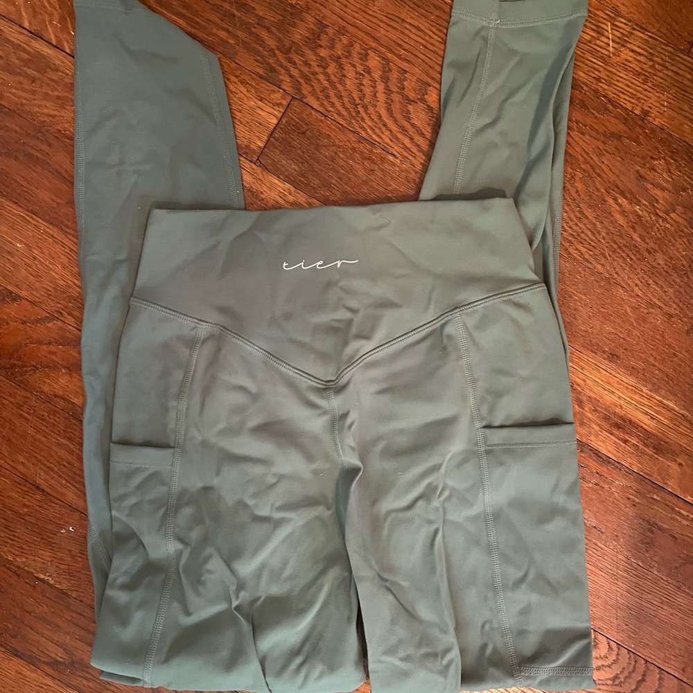 Tier Green leggings